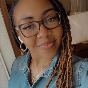 Meet your Posher, Cynthia